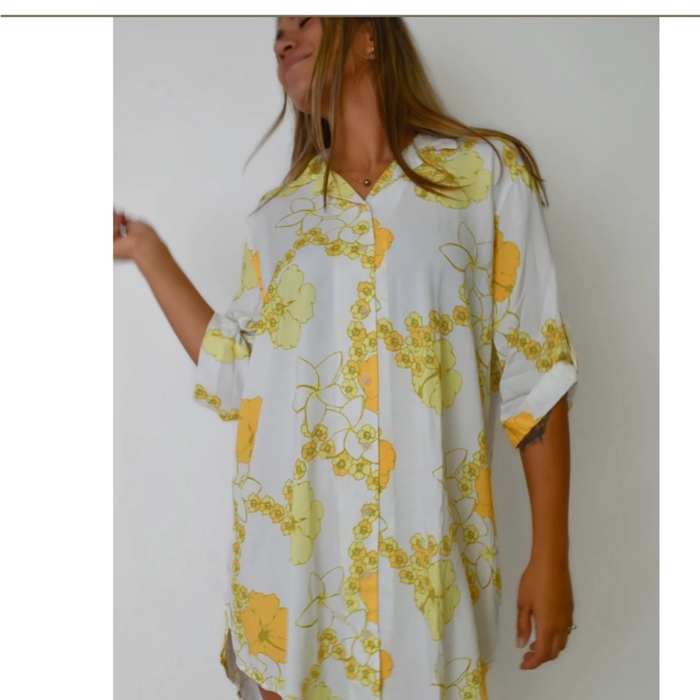 Hawaii made, beautiful plumeria shirt dress.